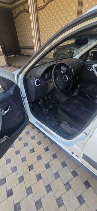 Lada Largus sotiladi.