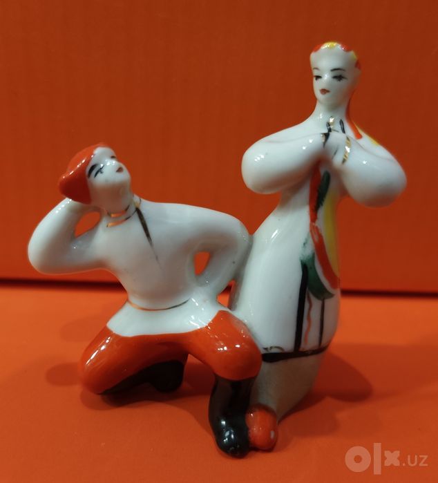 Фарфоровая статуэтка