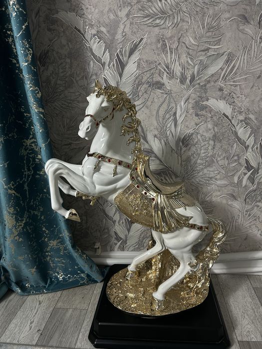 Сувенир статуя лошадь