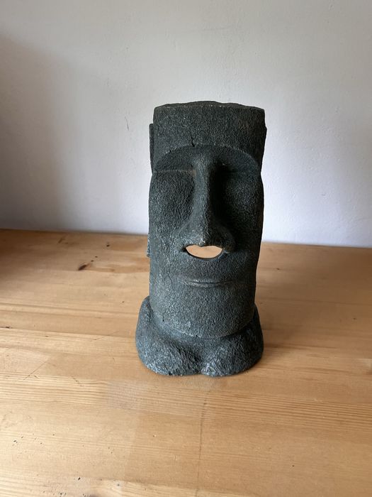 Statueta decorativa. Reproducere statui Moai Insula Pastelui