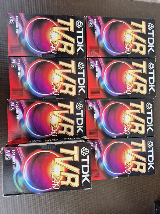 Vând 70 casete video VHS originale TDK de 240 minute,colectie  filme