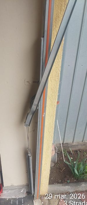Vând ușa de garaj automatizata cu telecomanda
