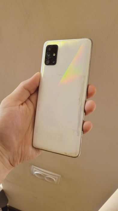 Galaxy A51 4/64 holati rasmda krsatilgan