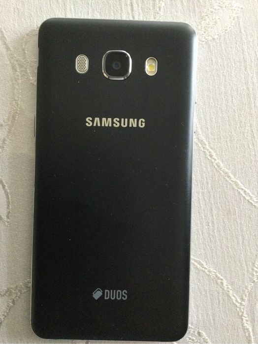 Смартфон Самсунг J-5