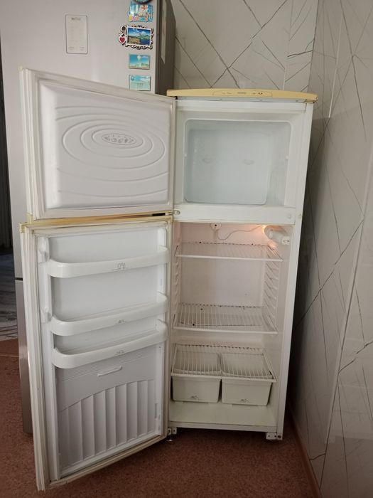 Продам рабочий хороший холодильник