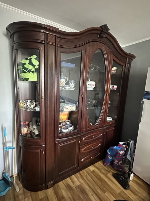 Продам сервант горку для зала