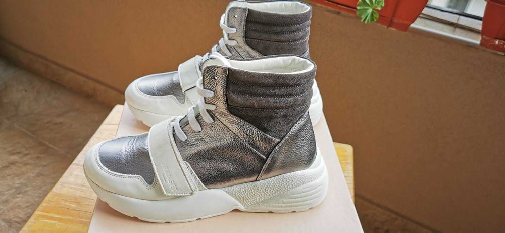 Оригинални маркови дамски маратонки / сникърси TWINSET - 40 номер