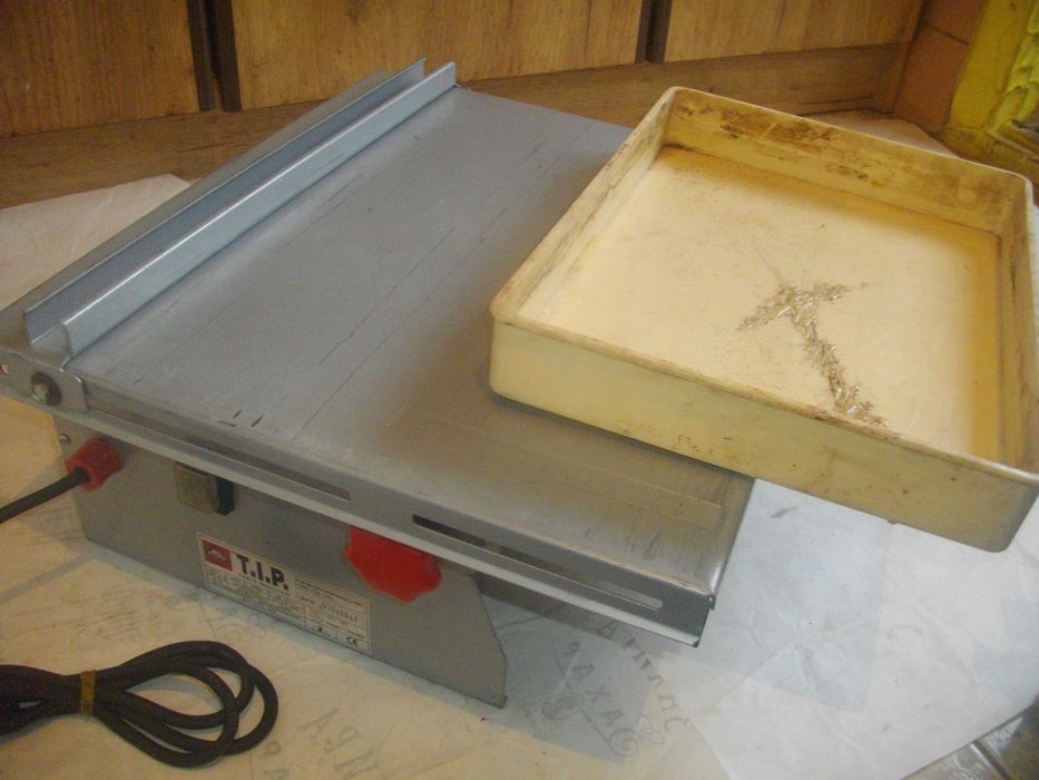 Машина разширение тръби Лентов шлайф 1010W Къртач HITACHI Рязане плочи