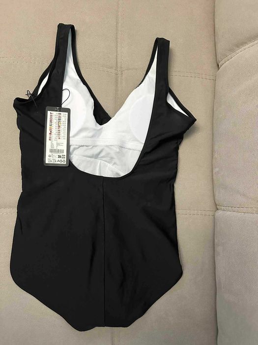 Вталяващ нов цял бански