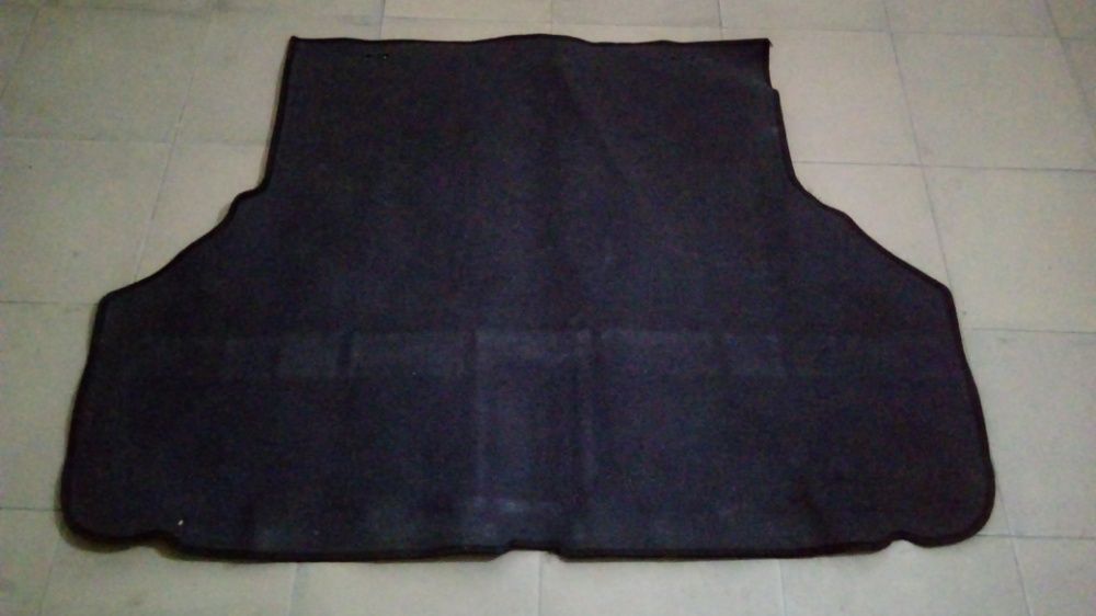 Продам родной коврик багажника на Toyota Caldina ST215G 3S-GE.