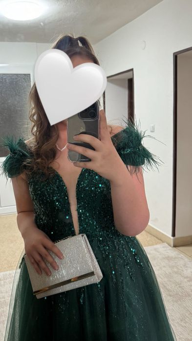 Продавам официална бална рокля в изумрудено зелено