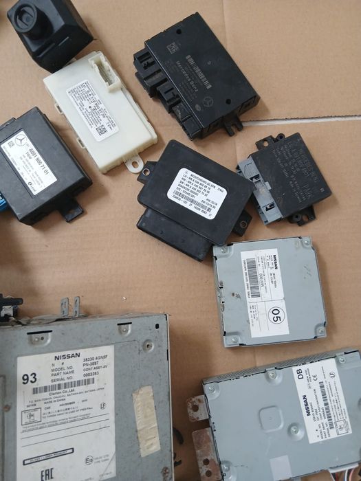 Vând volan și consola Infinity Q30 2019