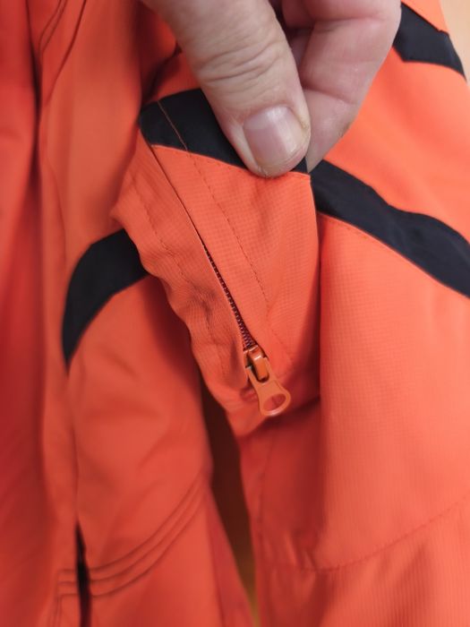 Зимно дамско яке Л размер,оргинално 55 лв е