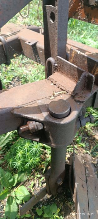 Плуг двухкорпусный