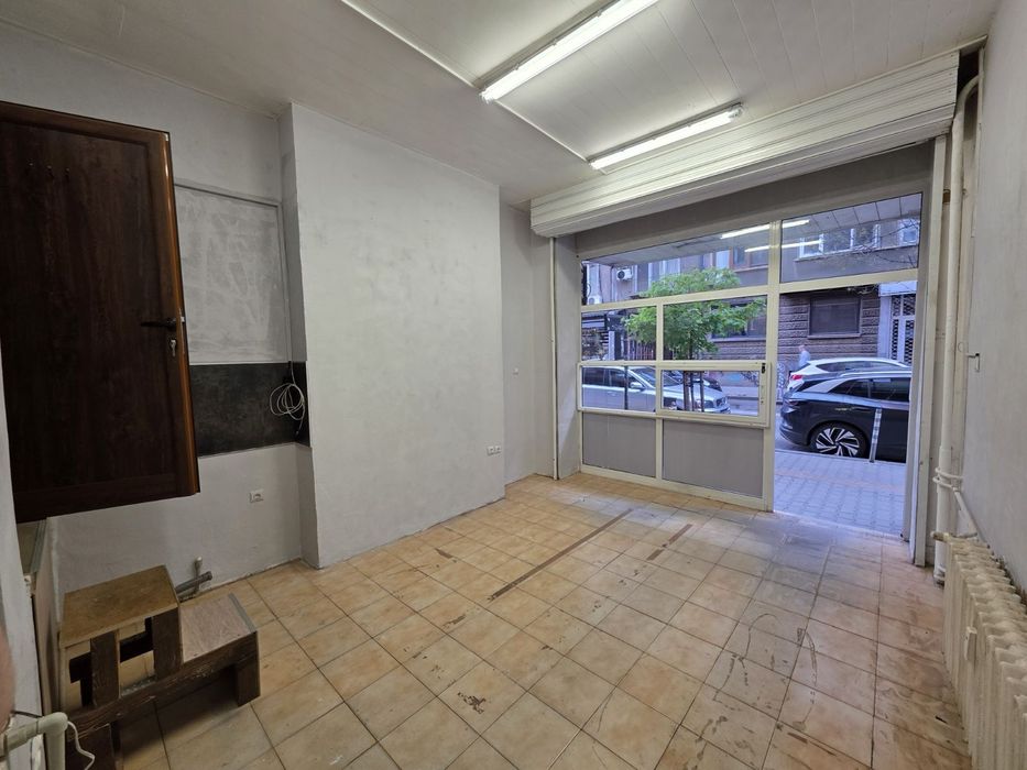 Дава се под наем Магазин в София, Център - 22 кв.м за 612 € - Снимка #2
