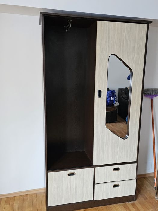 Cuier cu usa si sertare