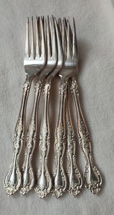 Вилици и ножове с позлата