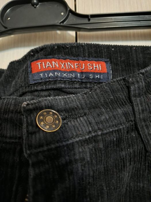 Pantaloni negri de raiat