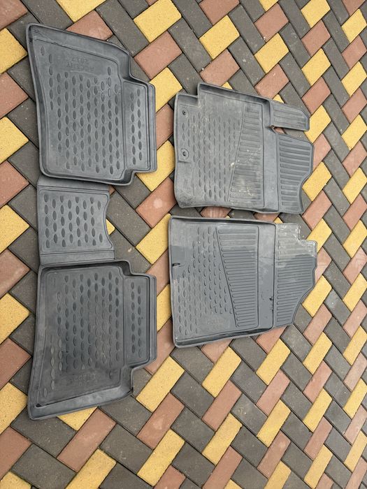 Продам коврики на хюндай