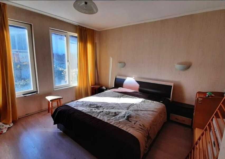 Собственик продава двуетажна къща в гр.София ,кв.,,Бояна”