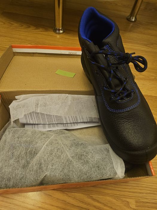 Pantofi de protectie cu bombeu metalic, piele, negru