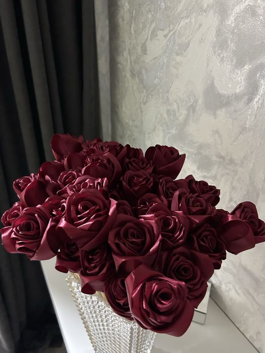 Атласные розы 8 марта