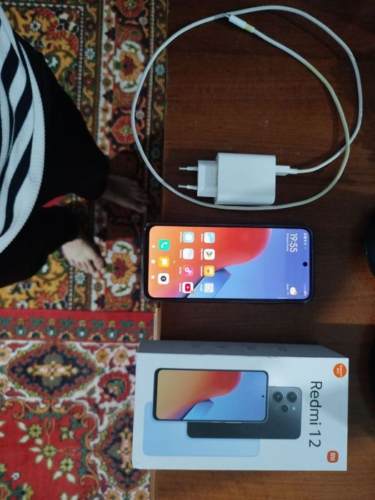 redmi 12 8/256 xolati yaxshi