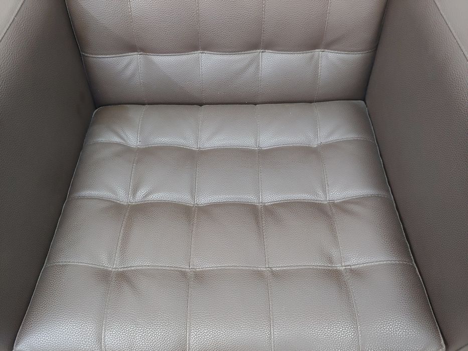 Продам кожанные кресла