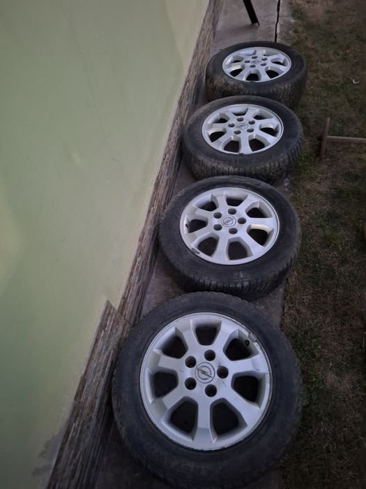 Джанти със гуми 15 цола от опел са свалени