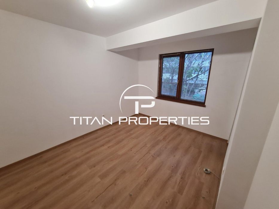 Дава се под наем Тристаен апартамент в Бургас, Център - 60 кв.м за 348.84 € - Снимка #1