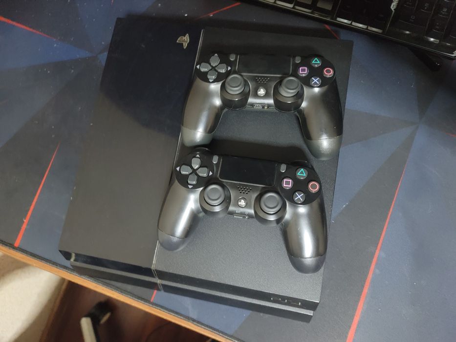 Продаю свой Playstation 4