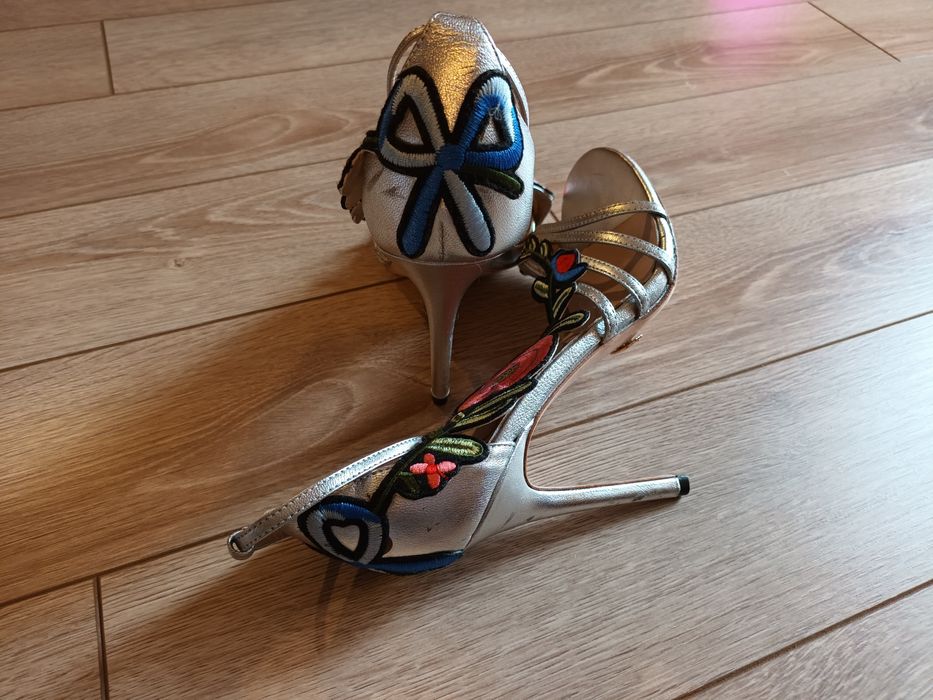 Gucci Amina Muaddi Alexander Wang Louis Vuitton