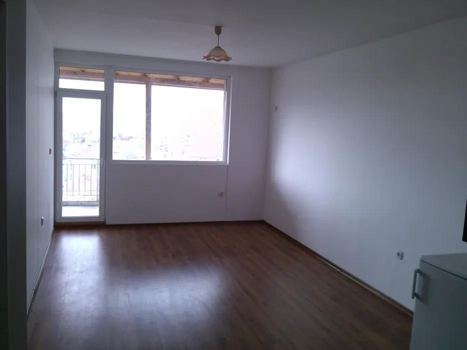 Дава се под наем Двустаен апартамент в Бургас, Меден рудник - зона А - 52 кв.м за 306 € - Снимка #1