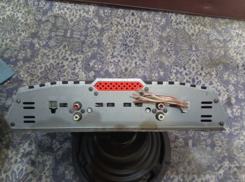 Усилвател  JBL DA3504 и две тонколони