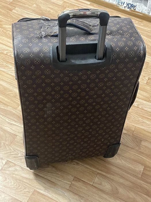 продам чемодан большой