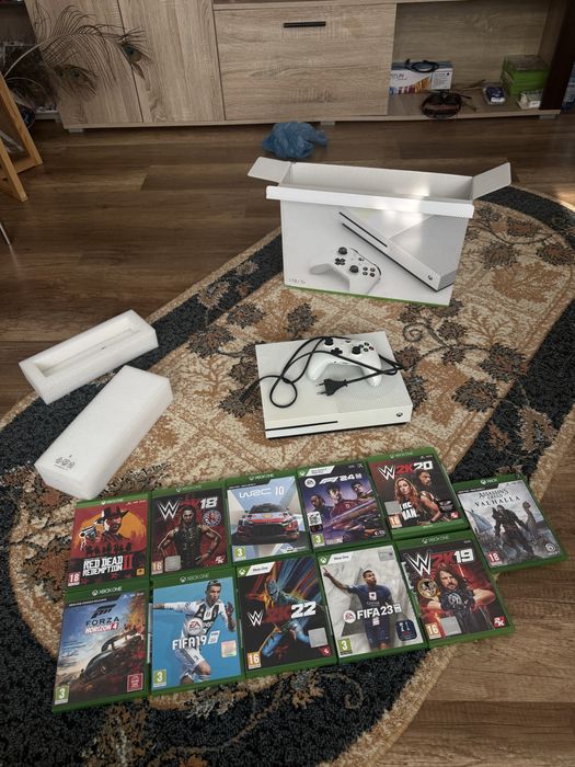 Vând Xbox One S 1TB