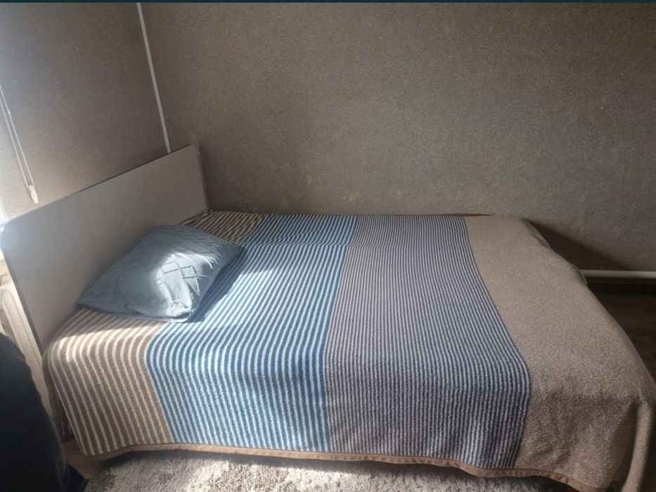продается кровать с матрасом