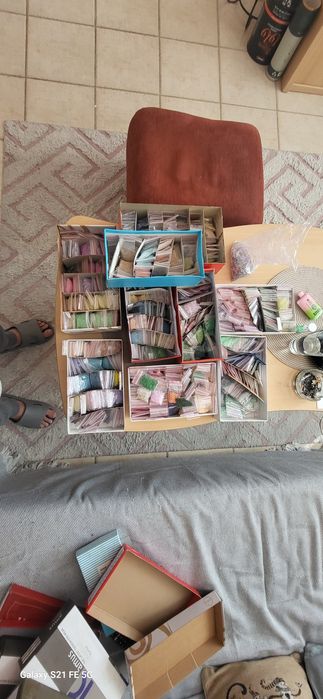 Голям комплект стъклени мъниста за бижута – 400+ пакетчета по 10-15г.