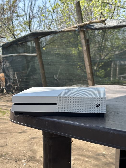 Xbox one s 500GB !!