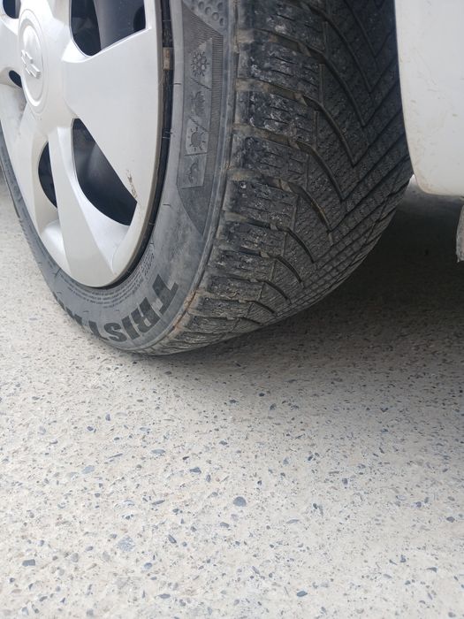 4 ta 195/55 R15 o'lchamdagi balonlar bor holati yaxshi