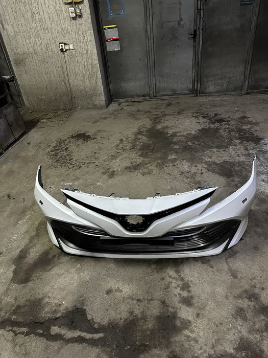 Продам бампер Тайота Камри 70