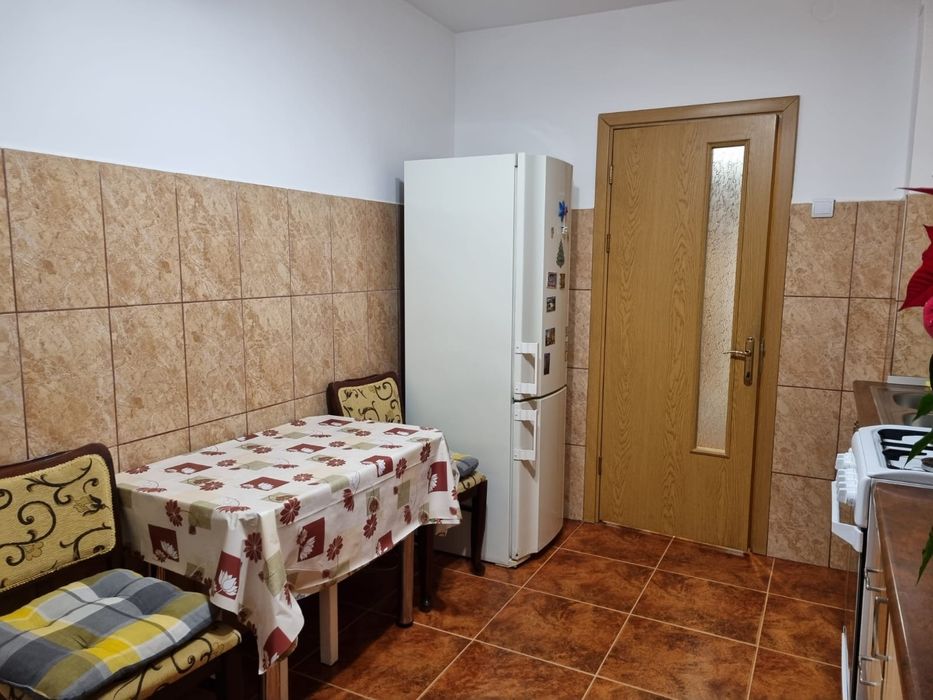 Închiriez apartament