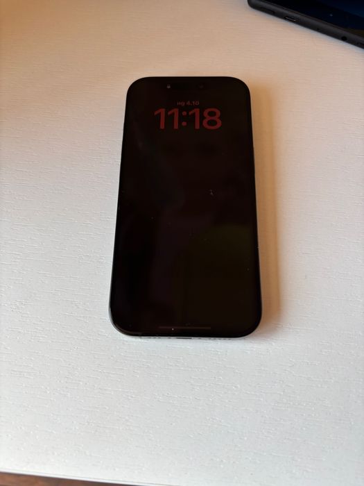 iPhone 16 pro . Телефонът е като нов без драскотина.