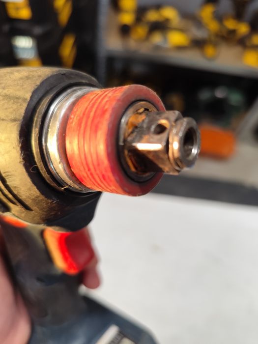 Безчетков акумулаторен гайковерт импакт Бош Bosch GDX 18V-210 C + 3Ah