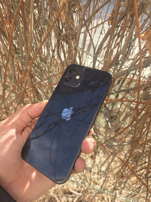 Продам телефон iPhone 12