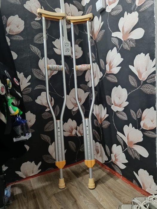 Продаются костыли!