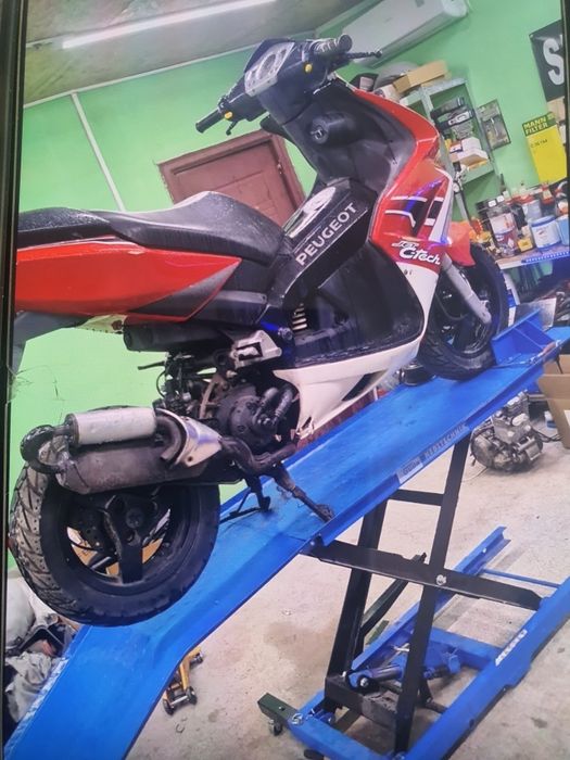 Vând sau schimb 2 scutere cu acte