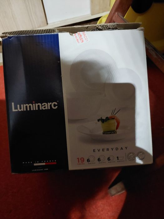 Set 19 piese farfurii si un castron