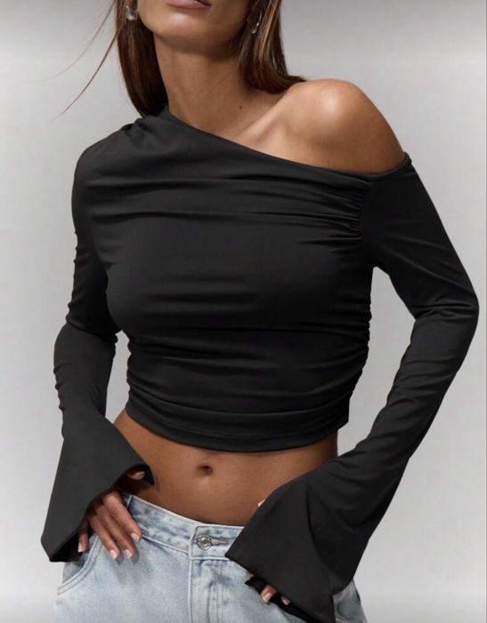 Продавам тази блузка. Чисто нова