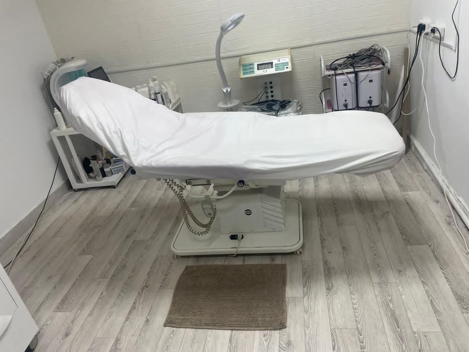 Продам массажную ,косметологическуб кушетку